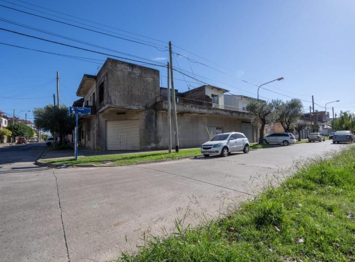 Casa · 404m² · 9 Ambientes · 2 Cocheras