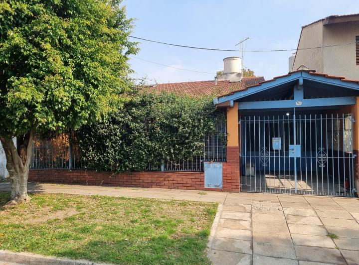 Casa · 160m² · 4 Ambientes · 1 Cochera