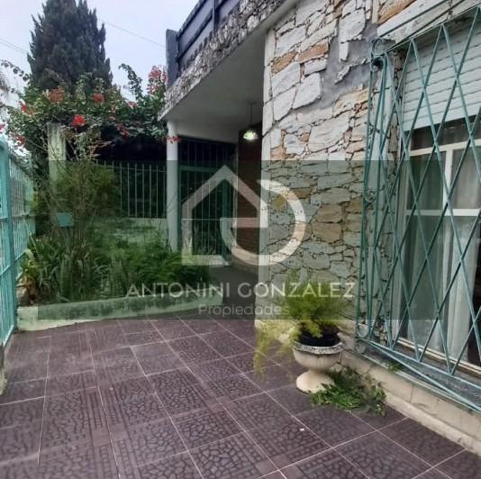 Casa · 180m² · 4 Ambientes · 3 Cocheras