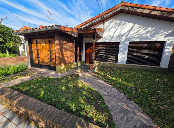 Casa · 130m² · 4 Ambientes · 1 Cochera