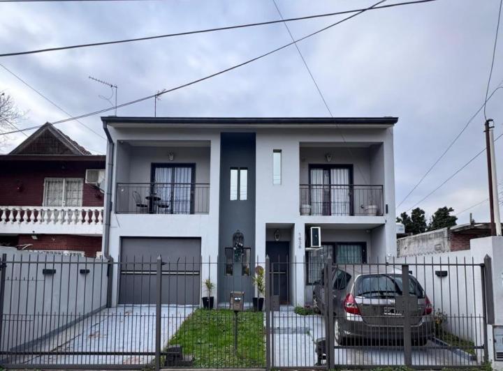 Casa · 156m² · 4 Ambientes · 3 Cocheras