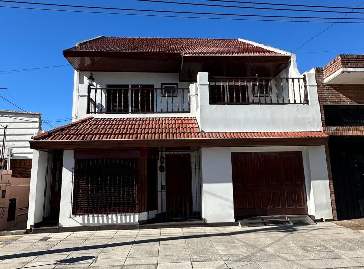 Casa · 215m² · 4 Ambientes · 1 Cochera