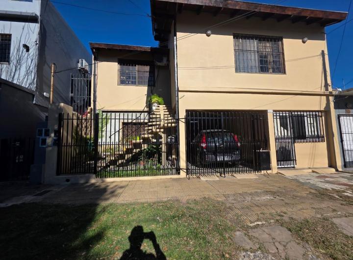Casa · 95m² · 3 Ambientes · 1 Cochera