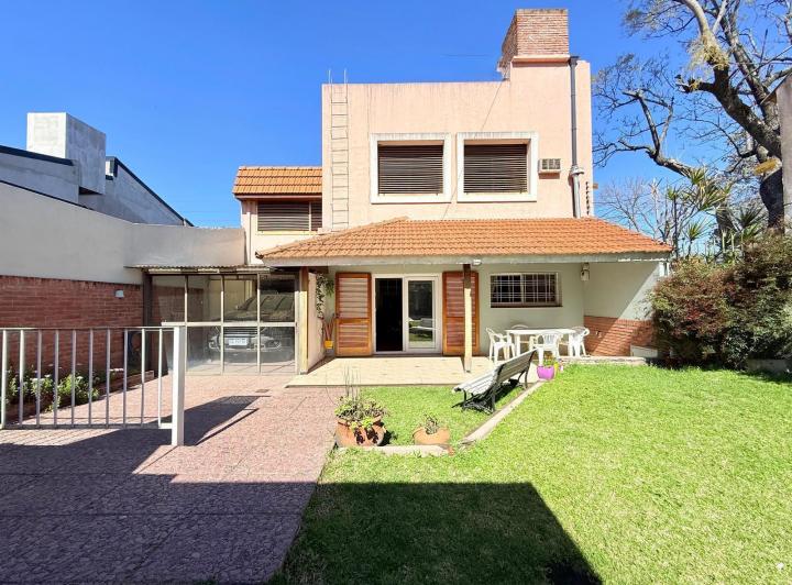 Casa · 304m² · 5 Ambientes · 2 Cocheras
