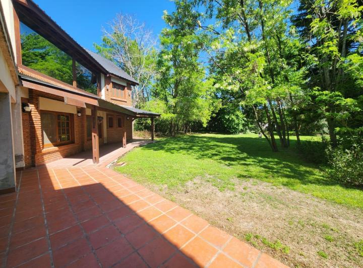 Casa · 490m² · 7 Ambientes · 2 Cocheras