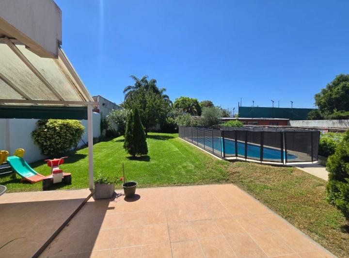 Casa · 280m² · 4 Ambientes · 2 Cocheras