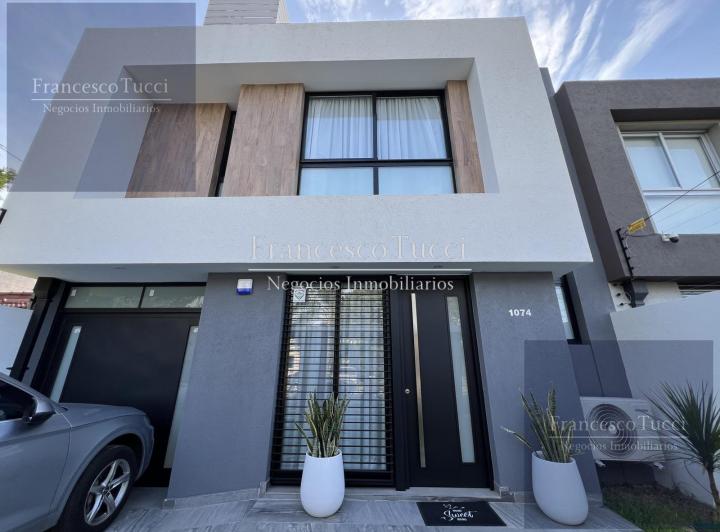 Casa · 166m² · 4 Ambientes · 2 Cocheras