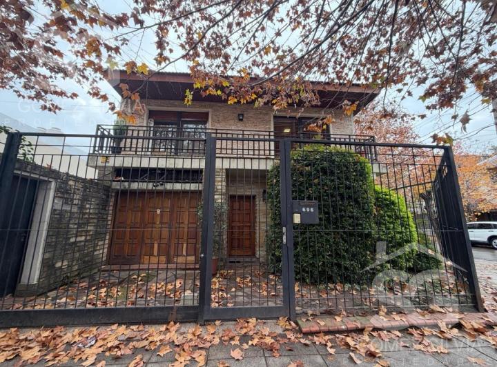 Casa · 199m² · 5 Ambientes · 1 Cochera