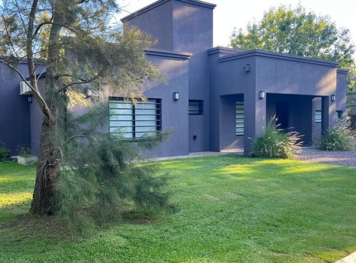 Casa · 2520m² · 4 Ambientes · 1 Cochera