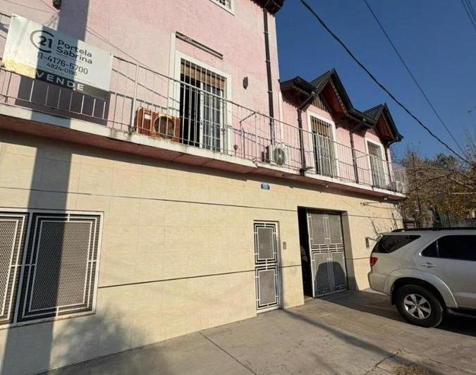 Casa · 290m² · 6 Ambientes · 2 Cocheras