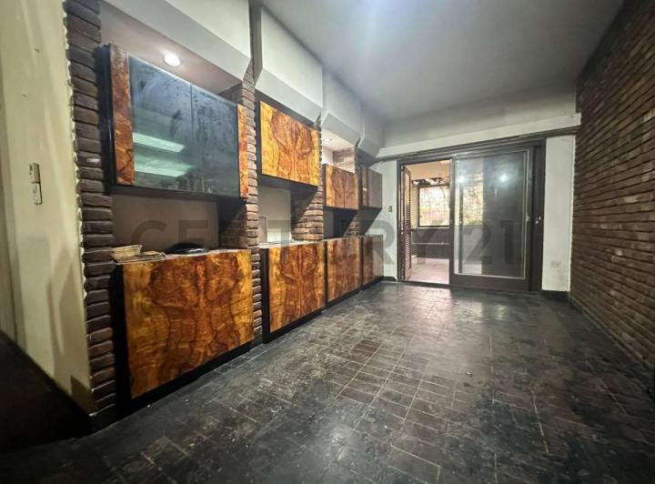 Casa · 219m² · 5 Ambientes · 1 Cochera