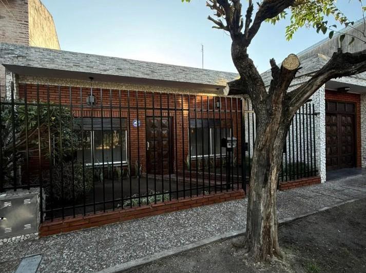 Casa · 150m² · 3 Ambientes · 3 Cocheras