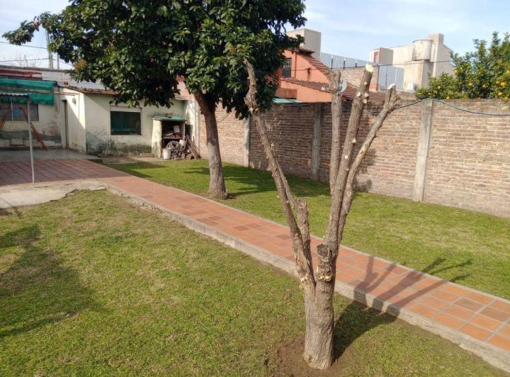 Casa · 375m² · 6 Ambientes · 2 Cocheras