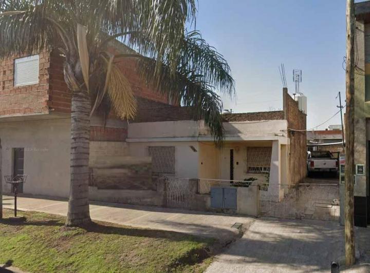 Casa · 130m² · 6 Ambientes · 3 Cocheras