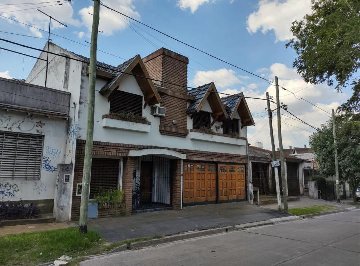 Casa · 150m² · 6 Ambientes · 1 Cochera