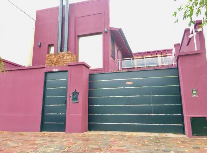 Casa · 150m² · 4 Ambientes · 3 Cocheras