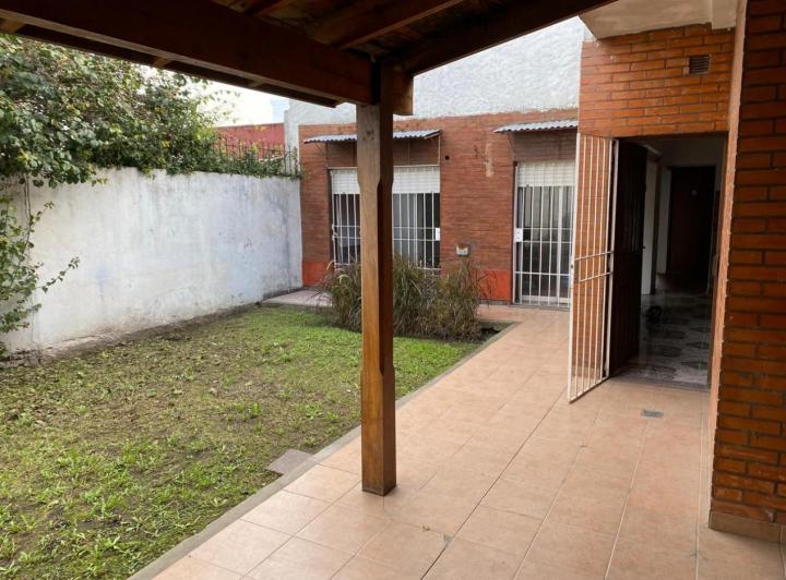 Casa · 100m² · 4 Ambientes · 2 Cocheras