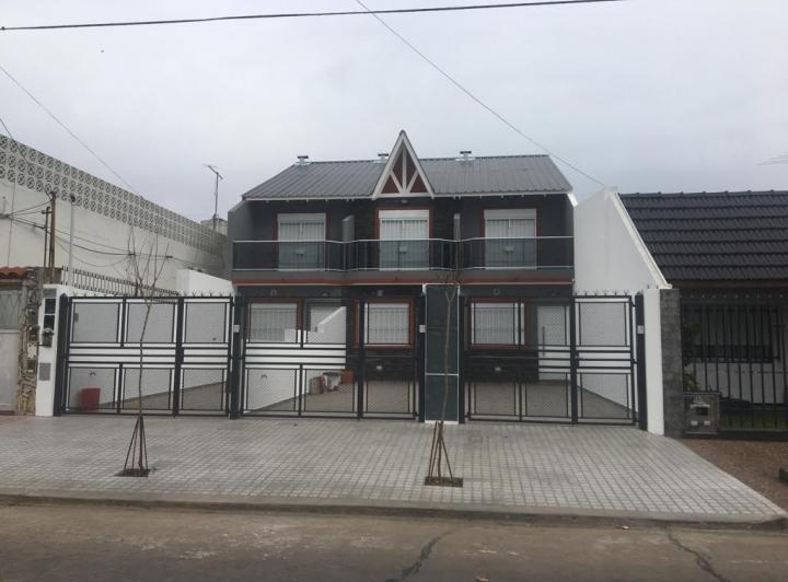 Casa · 110m² · 4 Ambientes · 2 Cocheras