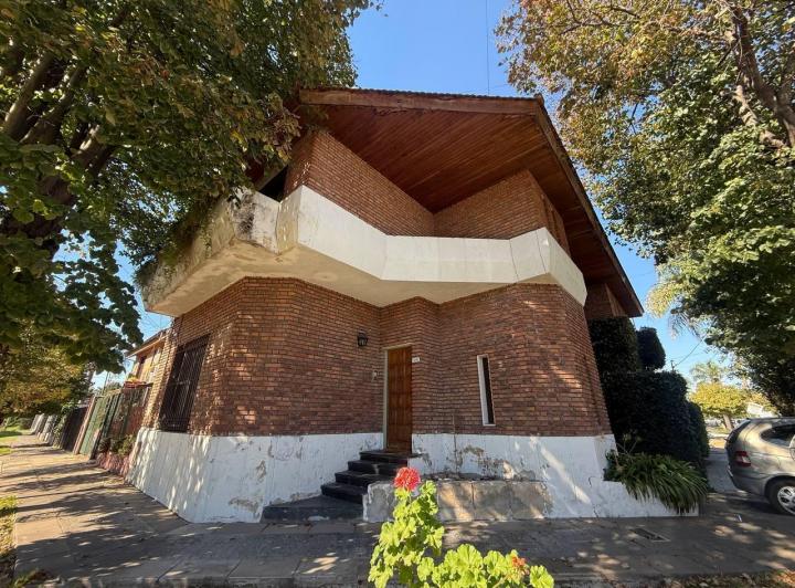 Casa · 136m² · 5 Ambientes · 1 Cochera