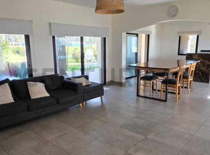 Casa · 172m² · 4 Ambientes · 2 Cocheras