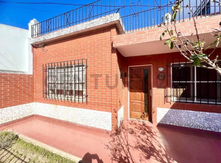 Casa · 128m² · 5 Ambientes · 2 Cocheras