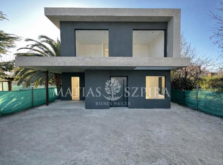 Casa · 138m² · 4 Ambientes · 1 Cochera