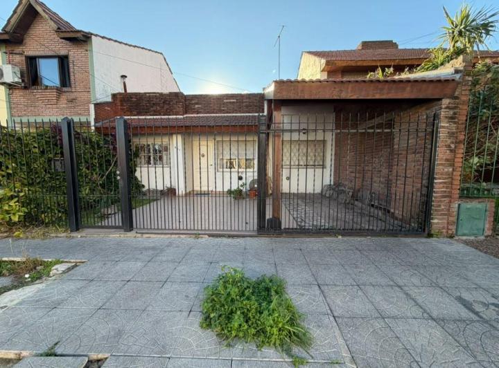Casa · 130m² · 4 Ambientes · 1 Cochera