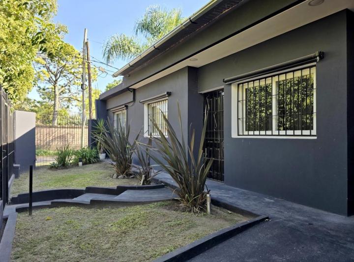 Casa · 130m² · 4 Ambientes · 3 Cocheras