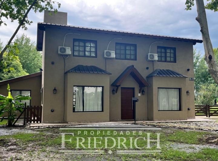 Casa · 169m² · 5 Ambientes · 2 Cocheras