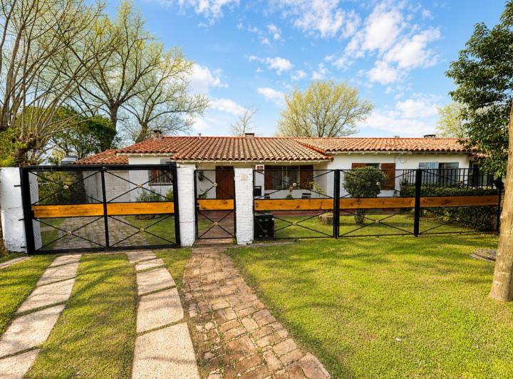 Casa · 105m² · 4 Ambientes · 1 Cochera