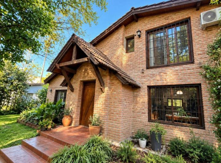 Casa · 228m² · 6 Ambientes · 3 Cocheras