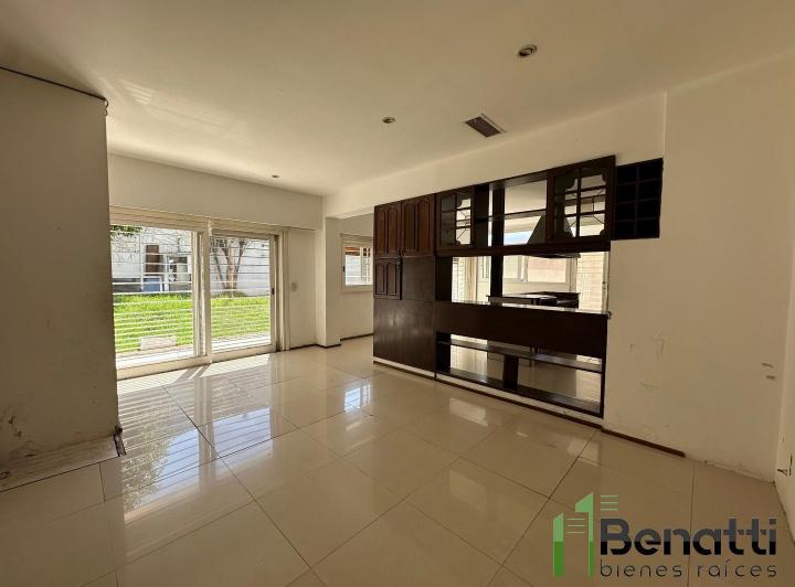 Casa · 316m² · 6 Ambientes · 2 Cocheras
