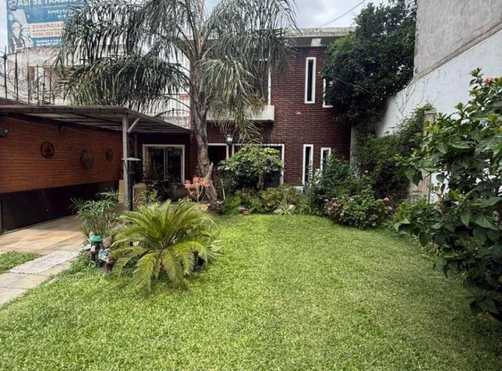 Casa · 110m² · 5 Ambientes · 2 Cocheras
