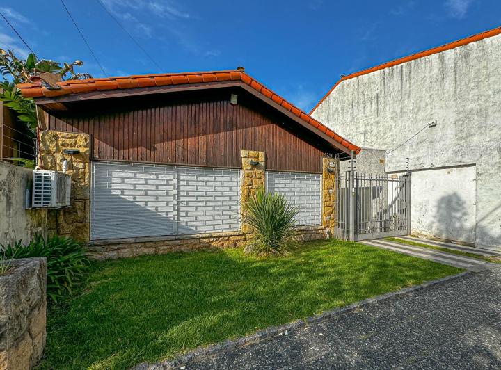 Casa · 292m² · 6 Ambientes · 1 Cochera