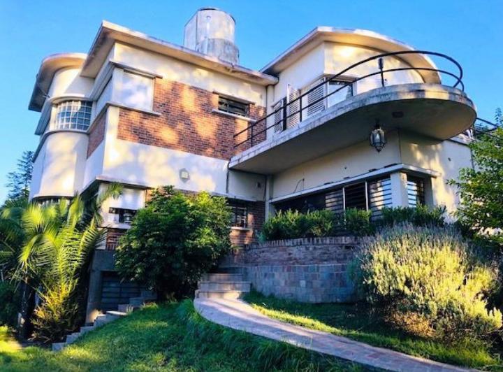 Casa · 200m² · 6 Ambientes