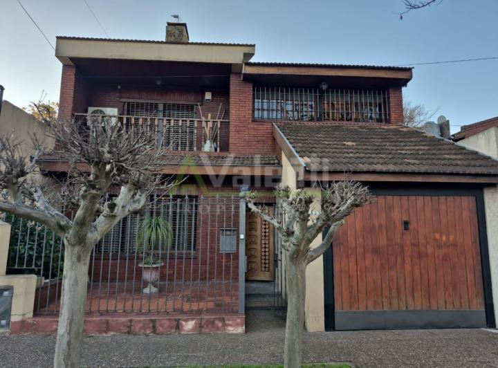 Casa · 177m² · 5 Ambientes · 1 Cochera