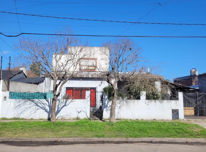 Casa · 90m² · 4 Ambientes · 2 Cocheras