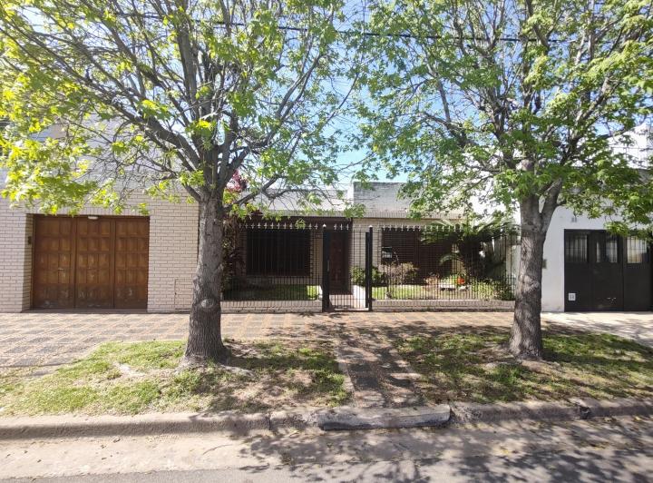 Casa · 155m² · 4 Ambientes · 2 Cocheras