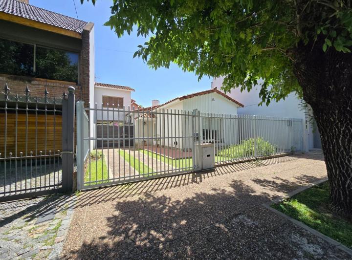 Casa · 300m² · 3 Ambientes · 4 Cocheras