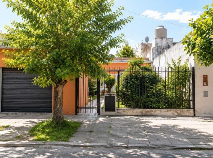 Casa · 97m² · 3 Ambientes · 1 Cochera