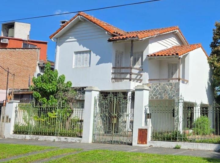 Casa · 210m² · 4 Ambientes · 1 Cochera
