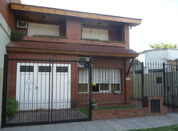 Casa · 130m² · 5 Ambientes · 2 Cocheras
