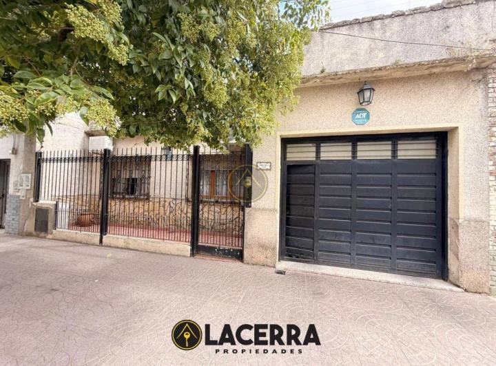 Casa · 200m² · 4 Ambientes · 4 Cocheras