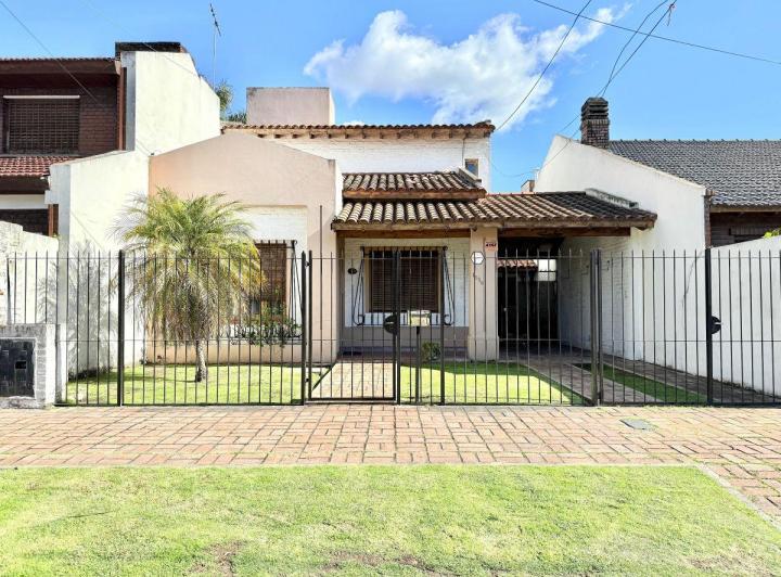 Casa · 104m² · 5 Ambientes · 1 Cochera