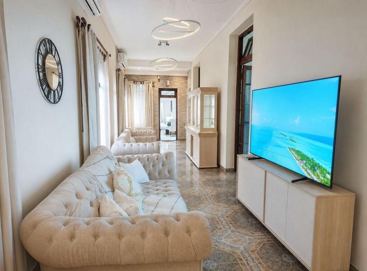 Casa · 300m² · 5 Ambientes · 3 Cocheras