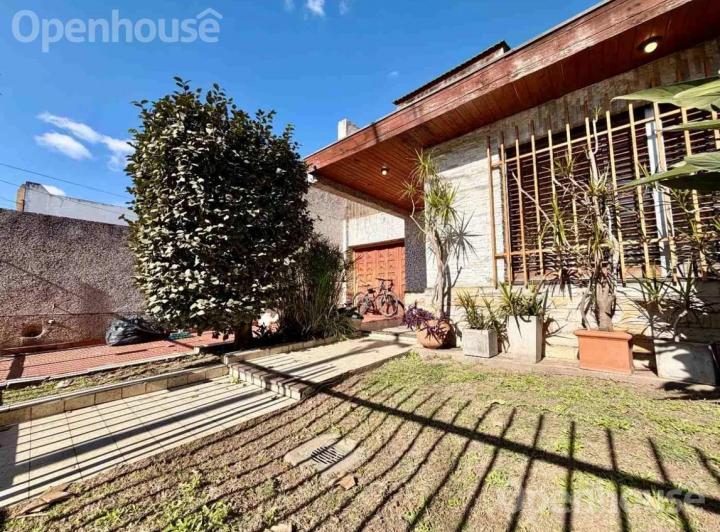 Casa · 117m² · 4 Ambientes · 3 Cocheras