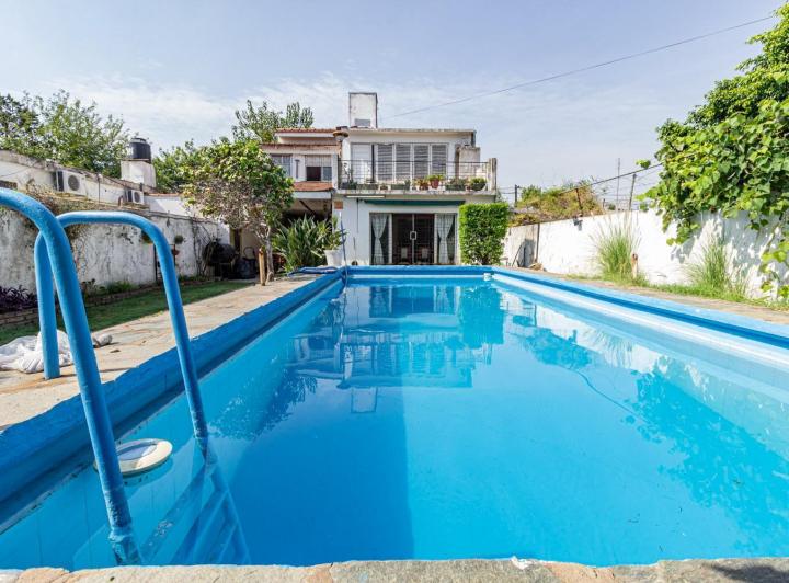 Casa · 170m² · 6 Ambientes · 3 Cocheras