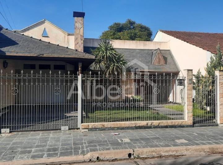Casa · 425m² · 4 Ambientes · 2 Cocheras
