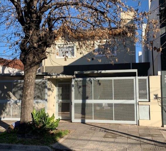 Casa · 180m² · 5 Ambientes · 2 Cocheras