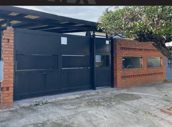 Casa · 300m² · 3 Ambientes · 1 Cochera
